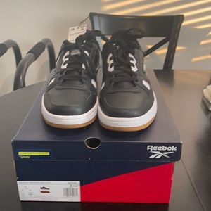 reebok resonator low